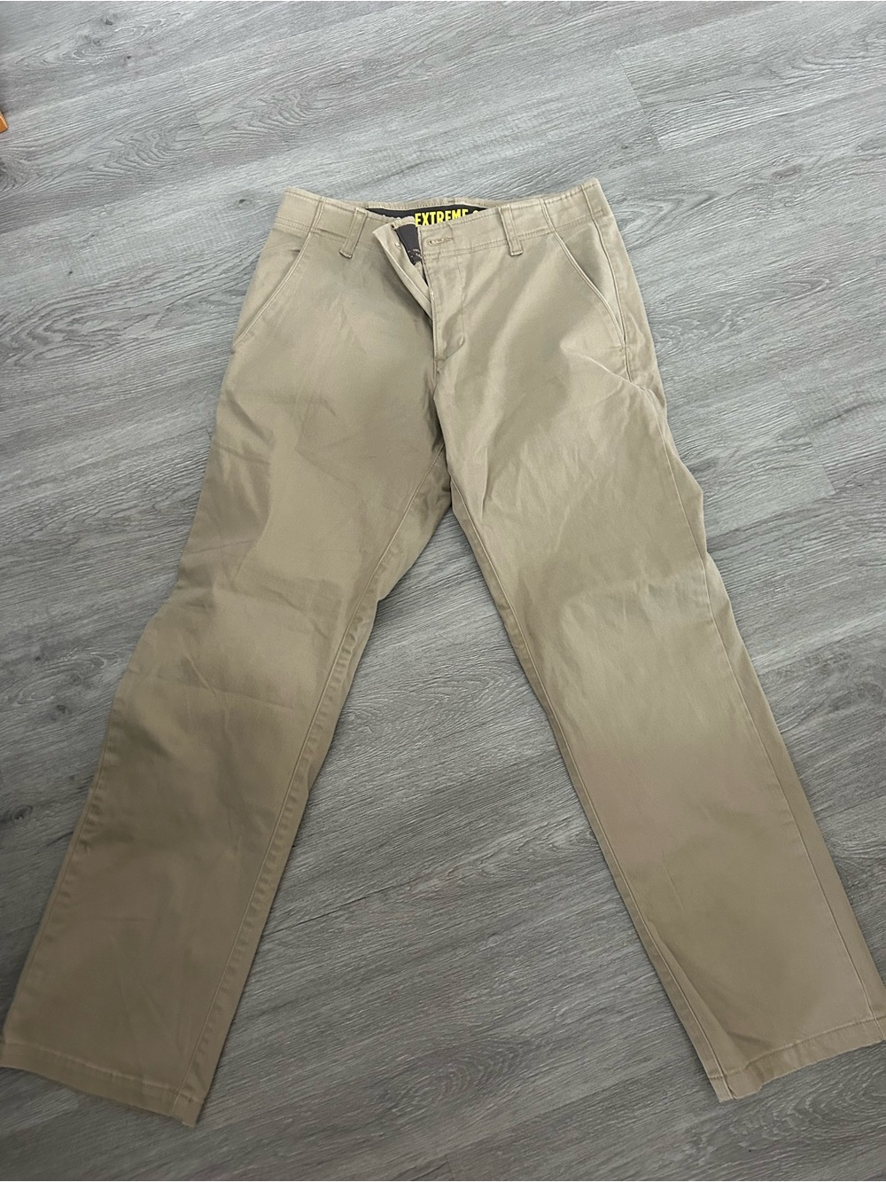 Lee Men’s Khaki Chino Pants in Tan